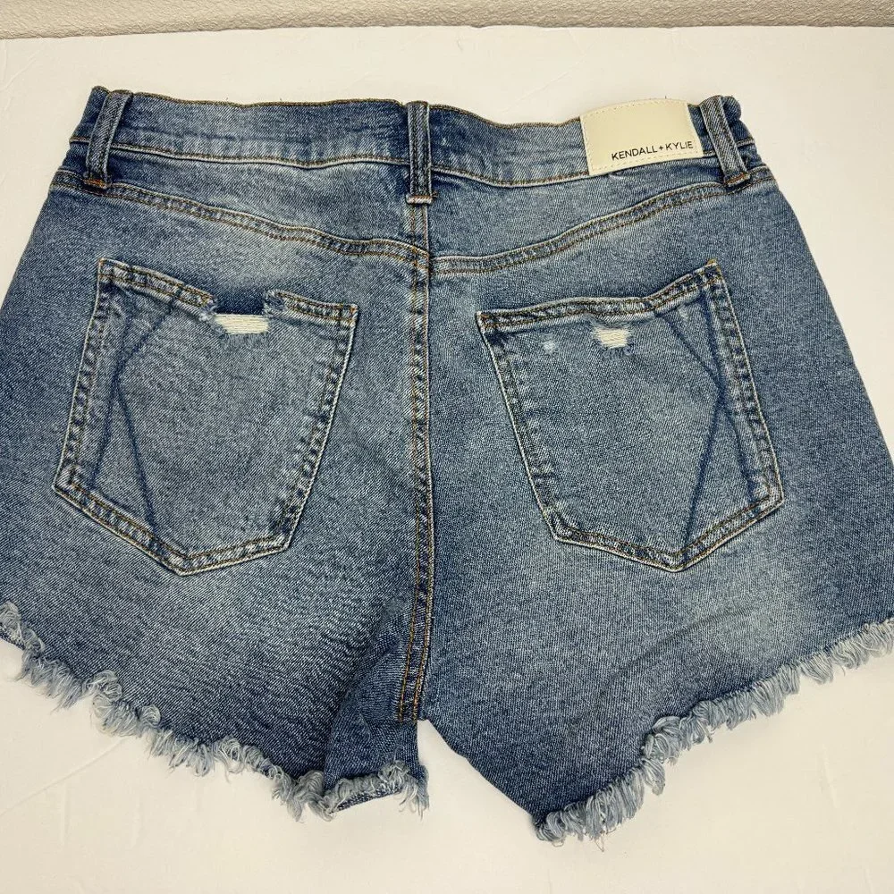 Kendall & Kylie The Iconic Short Distressed Medium Wash Sz.  9 / 29